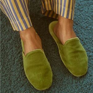 LENYS WORLD Women’s Candy Apple Velvet Marche Slippers